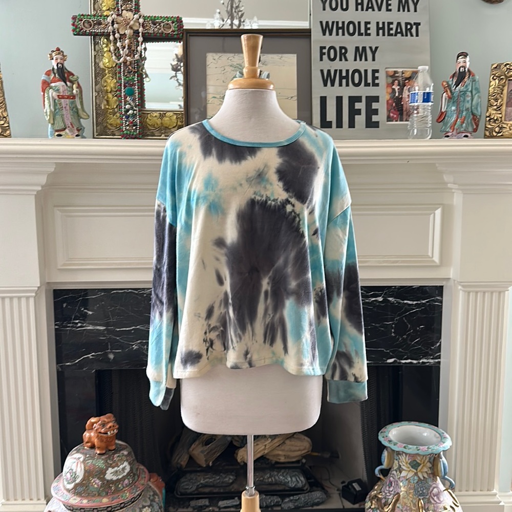 “Align Collective” tie dyed open back top